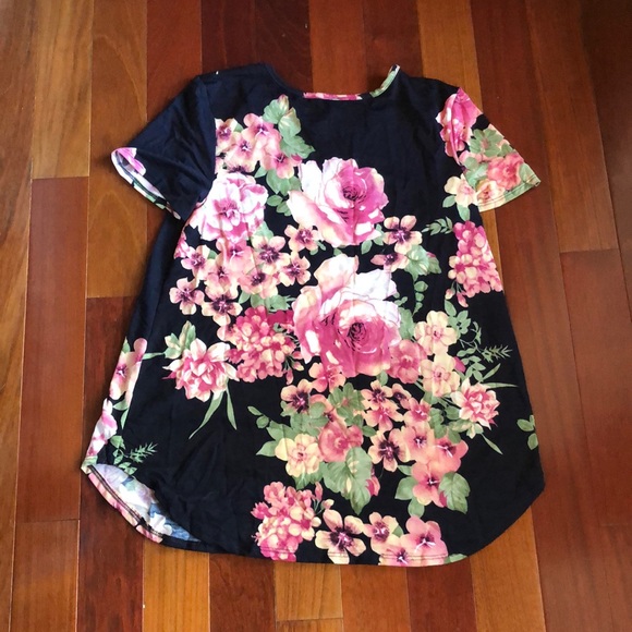 Cute floral top! - Picture 3 of 3